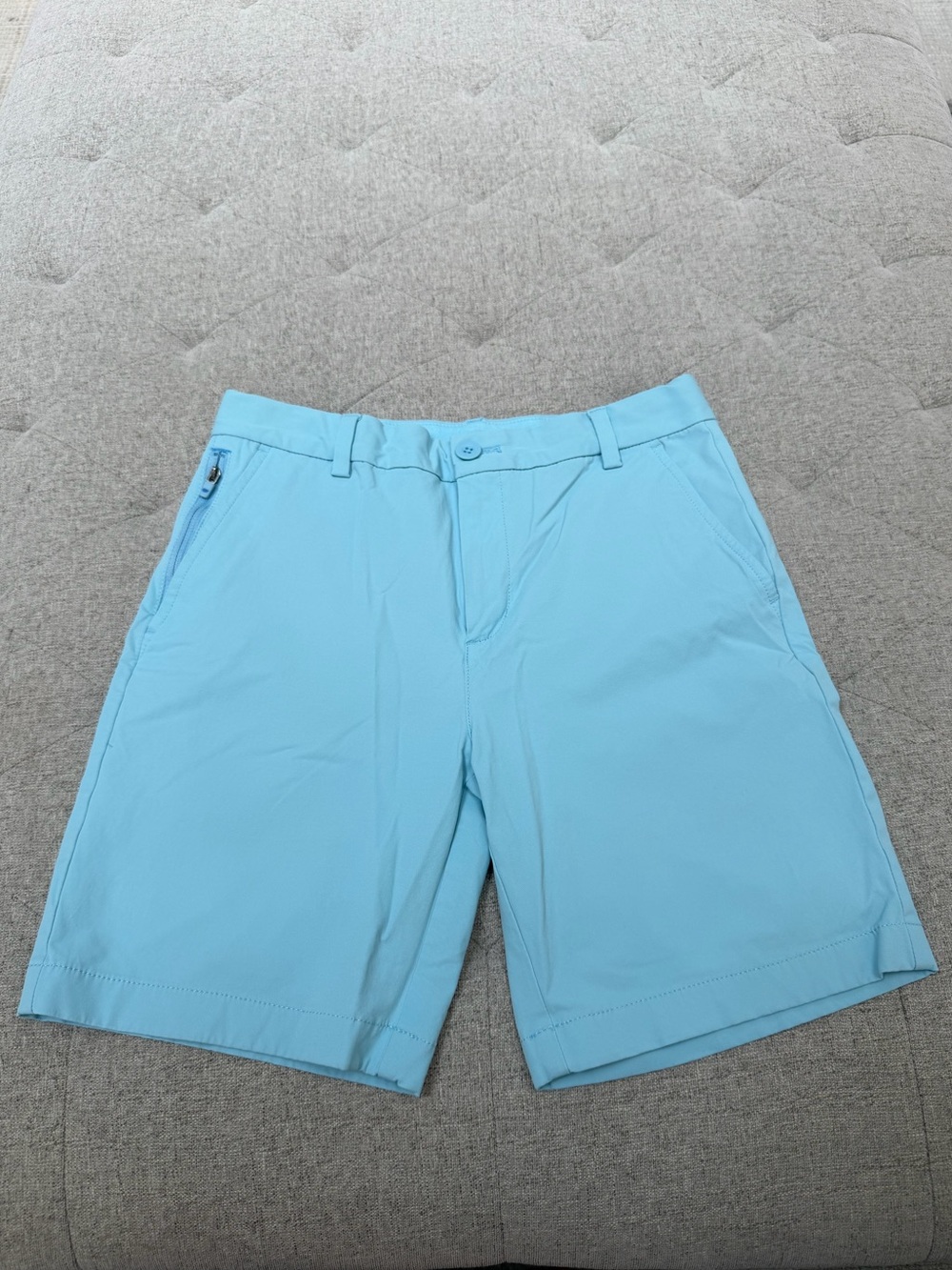 EUC VINEYARD VINES LIGHT BLUE PERFORMANCE SHORTS GOLF SHORTS BOYS SIZE 18